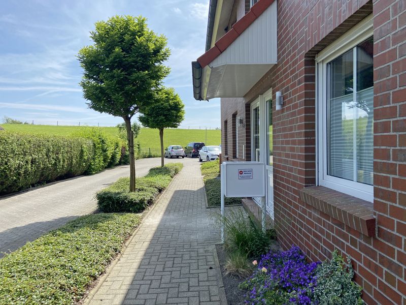 Direkt am Deich: Komfortable EG-Wohnung, komplett ausgestattet, in absolut ruhiger Lage!